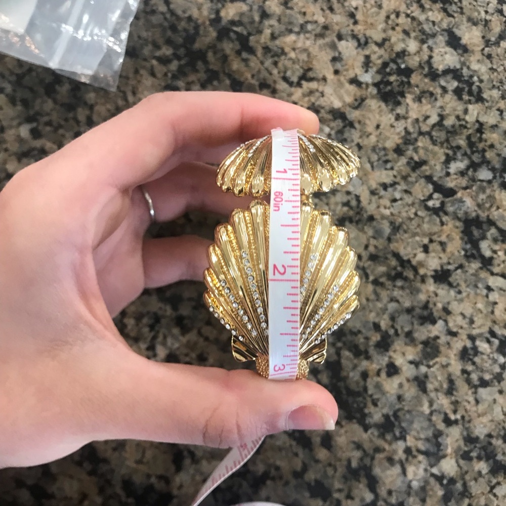 Lilly Pulitzer Shell Cuff - Picture 4 of 4